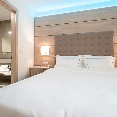 Trilago Hotel