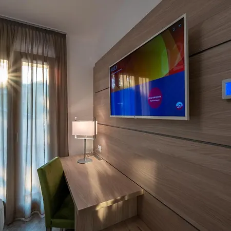 Trilago Hotel