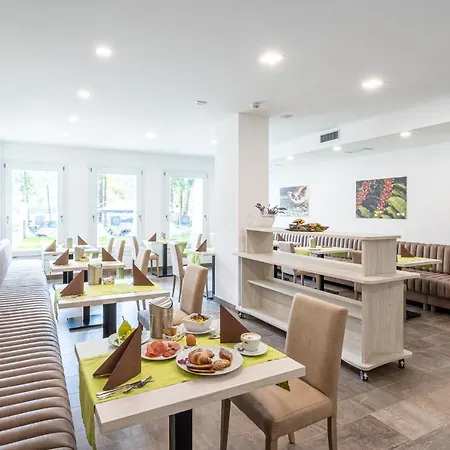 Trilago Hotel