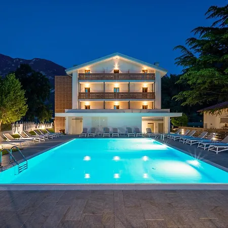 Trilago Hotel